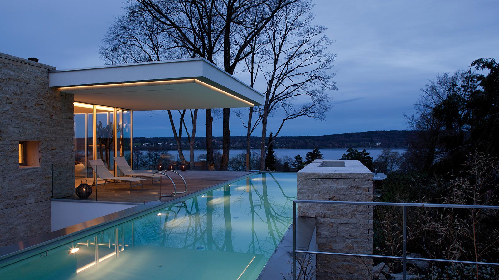Modern house with infinity pool near Lake Starnberg, Germany