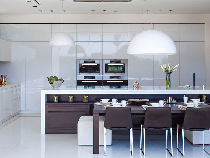 1201 Laurel Way Residence: Modern white kitchen design by Whipple Russell Architects