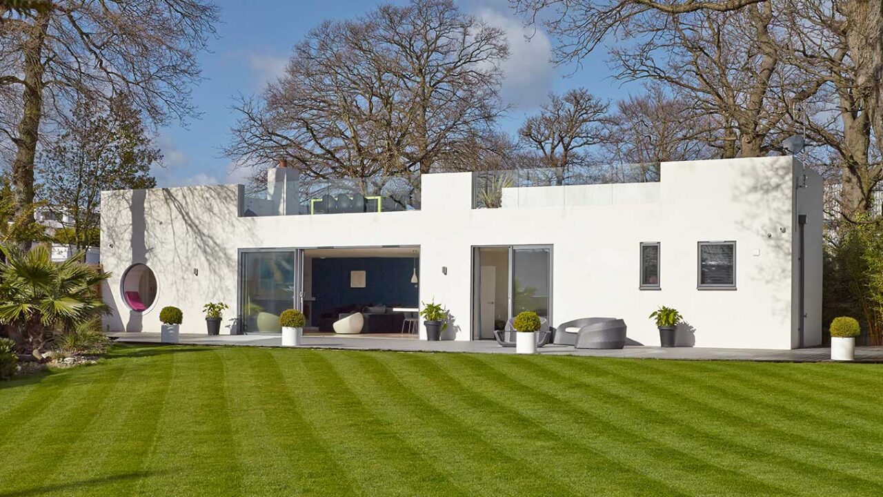 A Renovated Bauhaus Style House in Hamble-le-Rice Featured Image