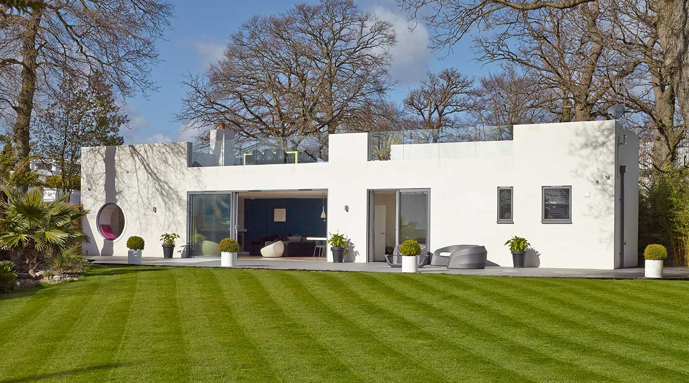 A Renovated Bauhaus Style House in Hamble-le-Rice Featured Image