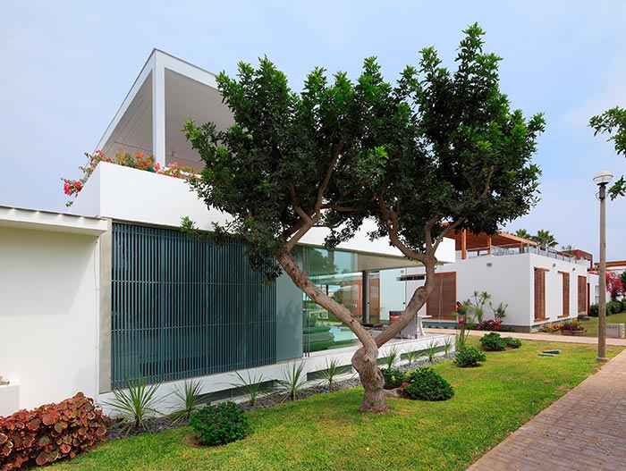 Casa Blanca Modern House Exterior In Asia District Peru