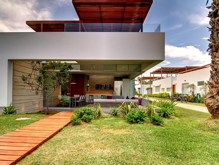 Casa Seta by Martin Dulanto Spectacular Exterior