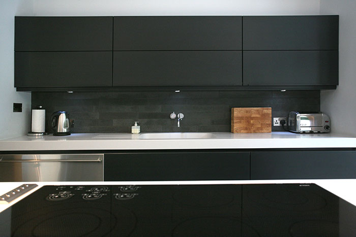 Cedarwood by Nicolas Tye Architects Black Kitchen