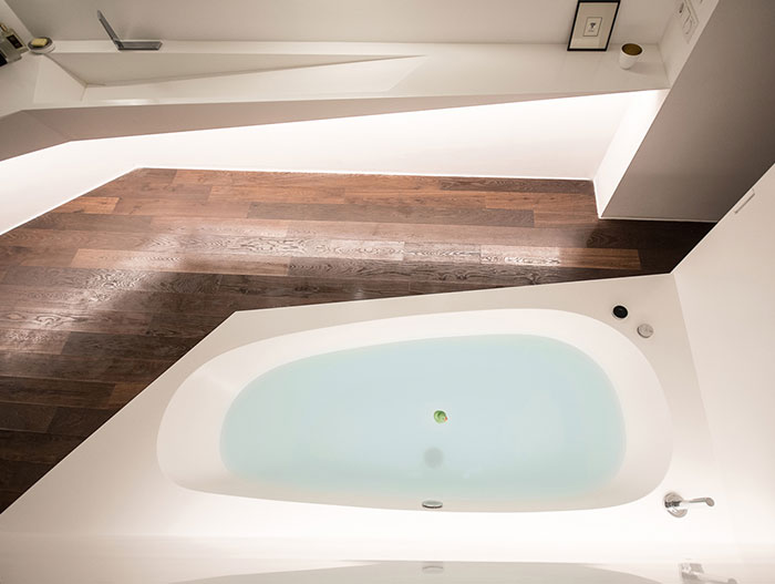 Contemporary bathtub by Who Cares?! Design