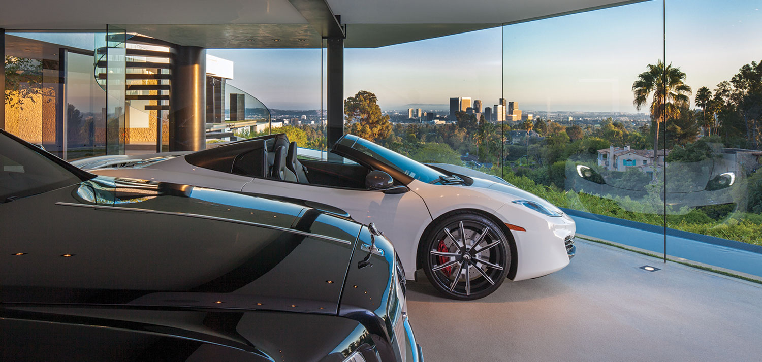 Contemporary dream home with impressive views across Los Angeles for a luxurious lifestyle