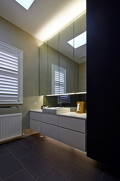 Double Fronted Victorian Residence With Contemporary Bathroom