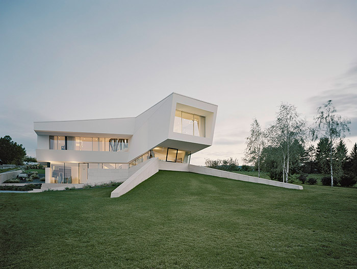 Freundorf Residence - Futuristic All-White House By Project A01 Architects
