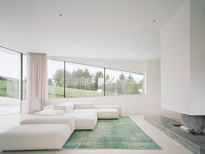 Freundorf Residence: Futuristic all-white house near Vienna, Austria by