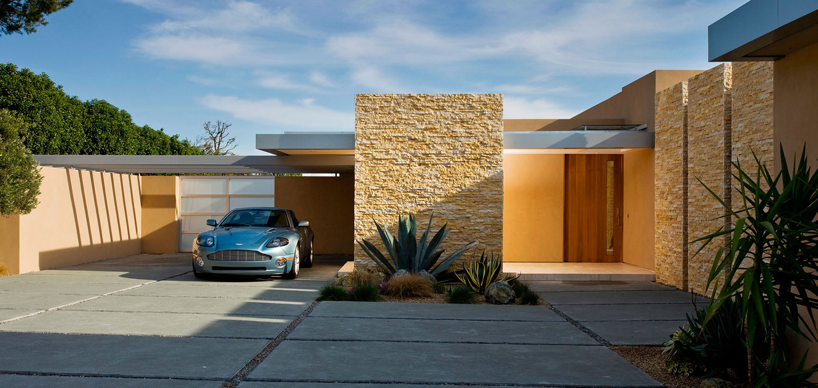 Garay Residence - Stunning Contemporary Home By Swatt Miers Architects