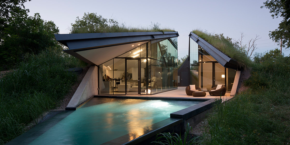 Green Roofed Edgeland House In Texas