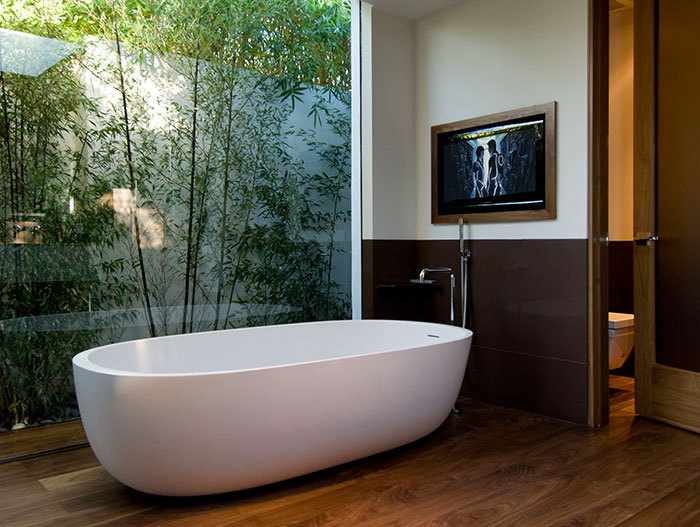 Hopen Place - Contemporary bathroom design in Californian home by Whipple Russell Architects
