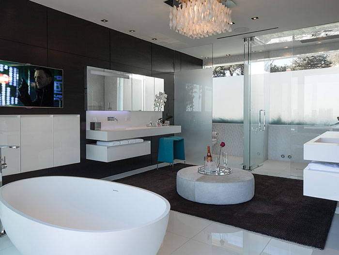 Laurel Way Residence in Beverly Hills: Luxurious bathroom design