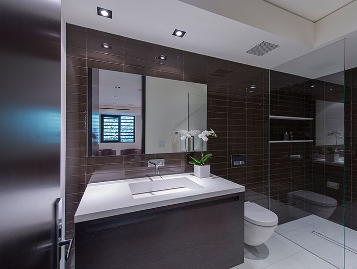 Laurel Way Residence in Beverly Hills: Small bathroom design