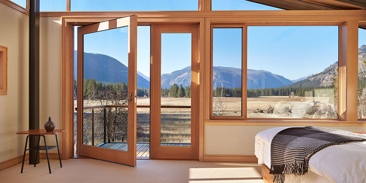 Mazama House: Bedroom With Spectacular Mountain View