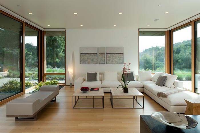 Modern Living Room Design With Beautiful White Sofa And Spectacular Exterior View