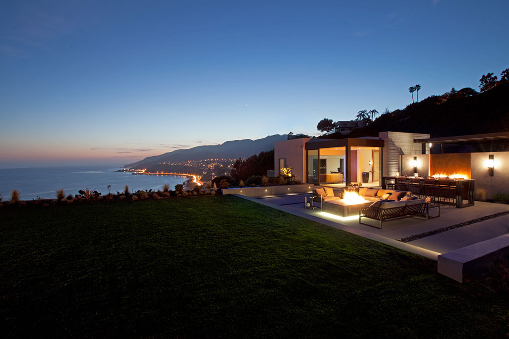 Revello Residence Outdoor View Night