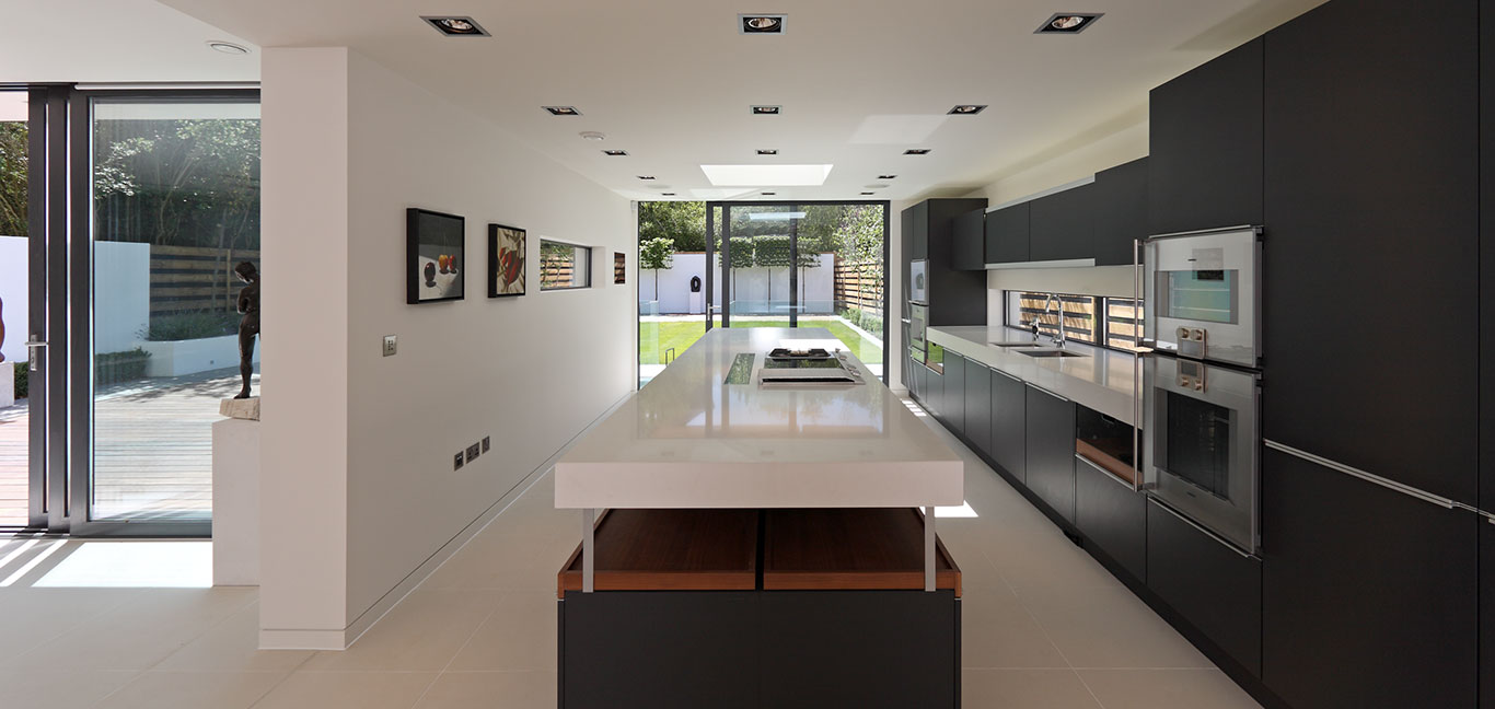 Stunning House With Beautiful Black Kitchen In UK