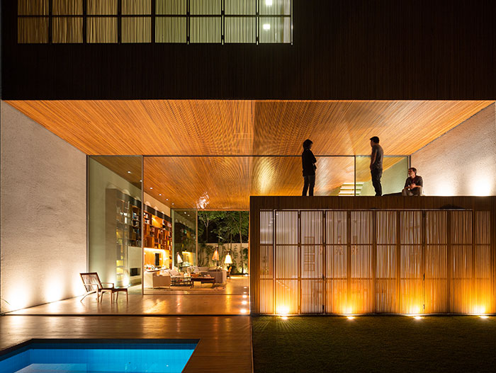 Tetris House - Modern home in Brazil with amazing pool