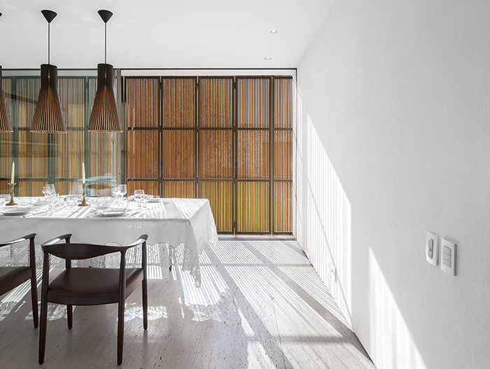 Tetris House by Studio MK27 - Beautiful dining room