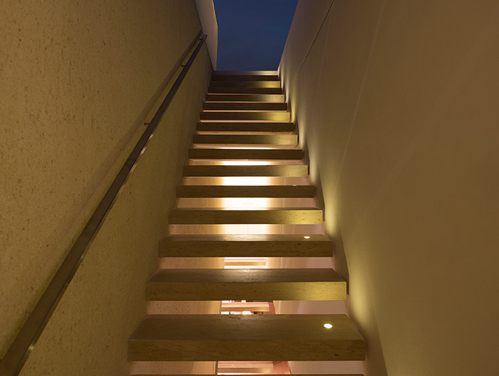 Tetris House by Studio MK27 - Staircase leading to the roof