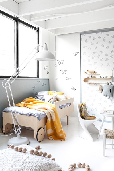 Toddler room versatile shelf