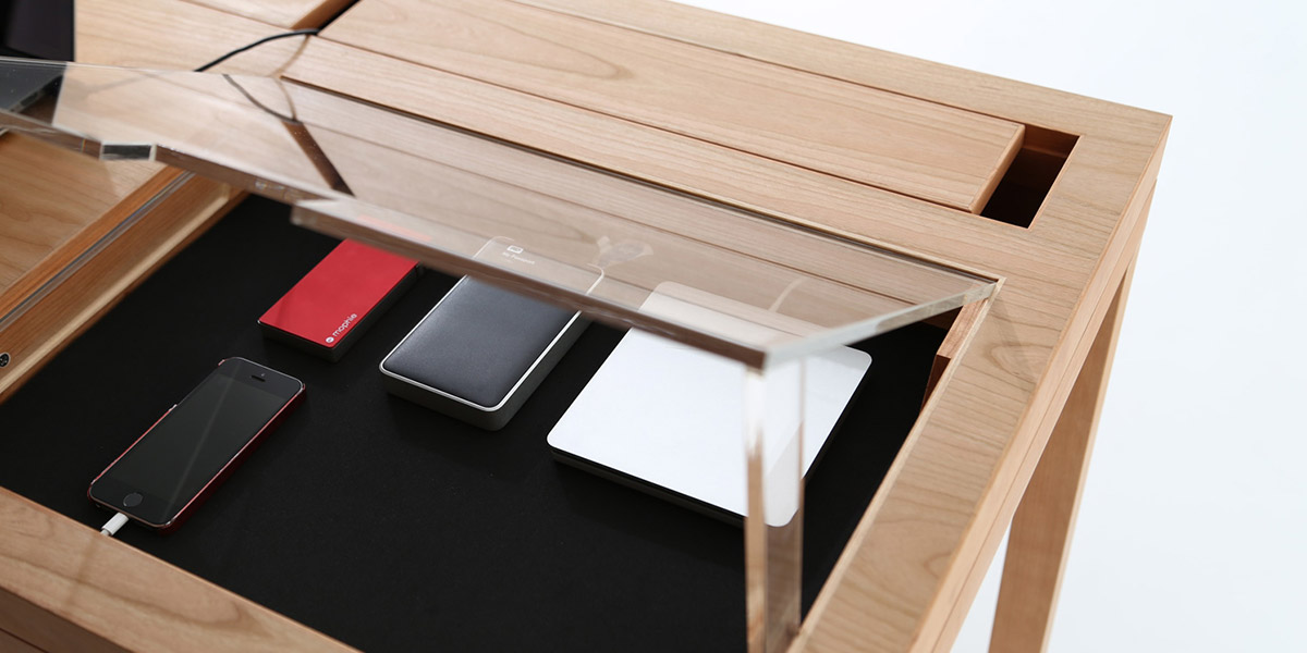 WT modern desk by Consentable