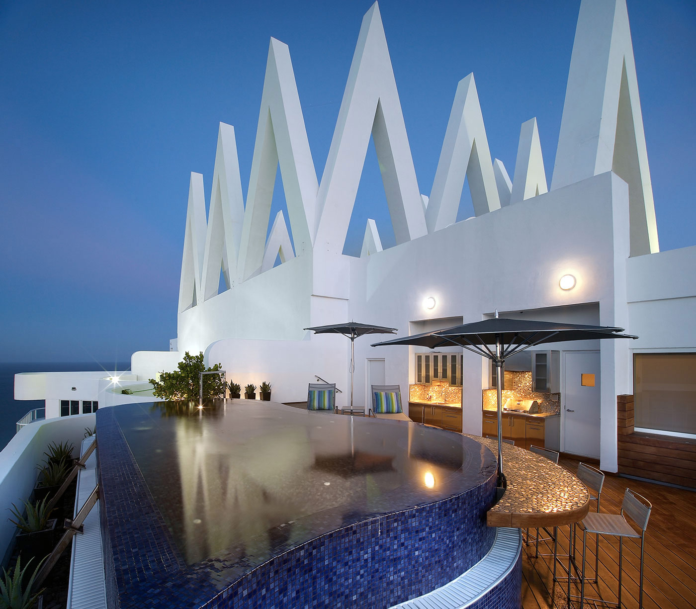 Akoya Mayor Penthouse terrace with gorgeouse views of Miami Beach Florida