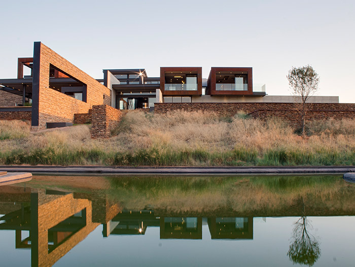 Amazing contemporary mansion perfect for a lavish lifestyle - House Boz in South Africa