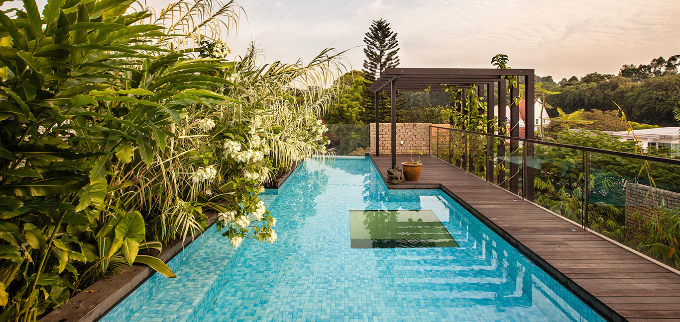Amazing garden villa in Singapore with spectacular rooftop pool by Aamer Architects