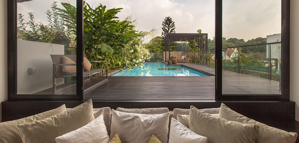 Amazing garden villa in Singapore with spectacular rooftop pool - Merryn Road by Aamer Architects