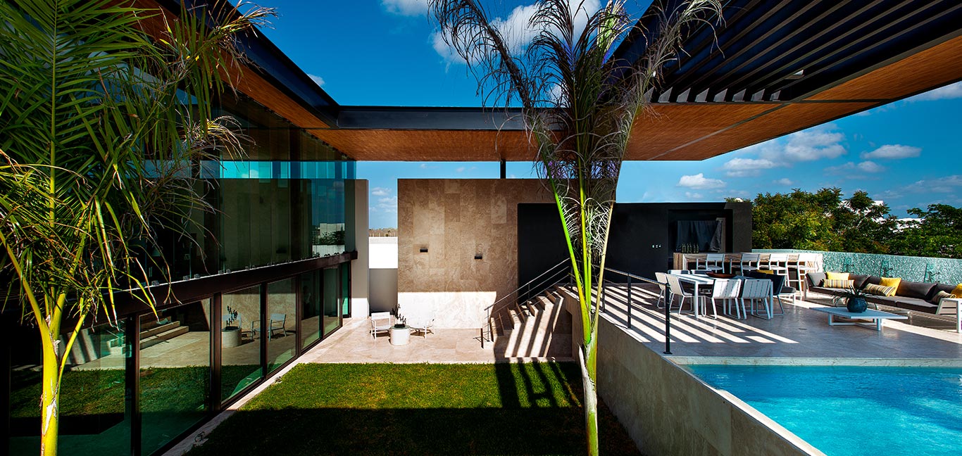 Amazing house in Yucatan Mexico boasts impressive pool above the garage