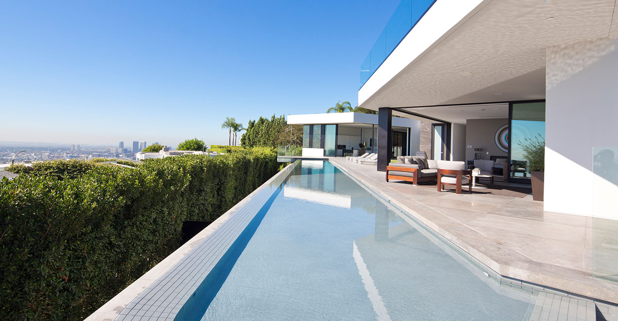 Amazing Los Angeles California mansion with gorgeous infinity pool