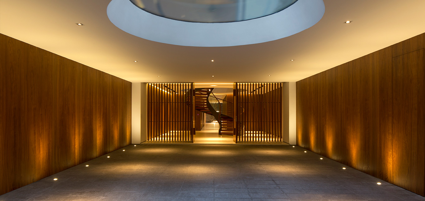 Secret Garden House: Amazing staircase in a luxurious, contemporary home in Singapore by Wallflower Architecture + Design