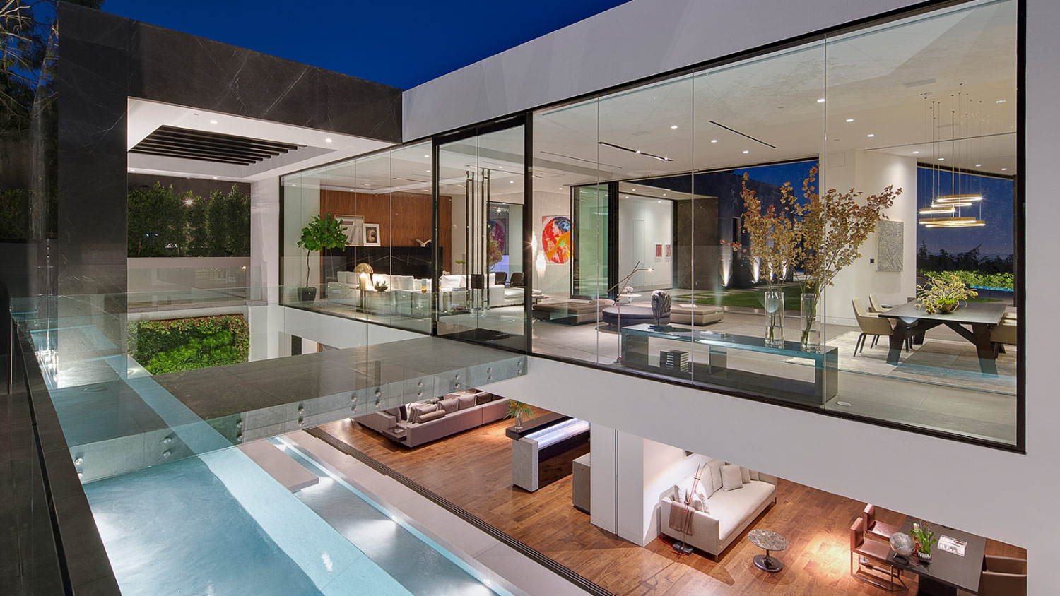 Amazing Tanager Way mansion in Los Angeles perfect for famous fashion designer
