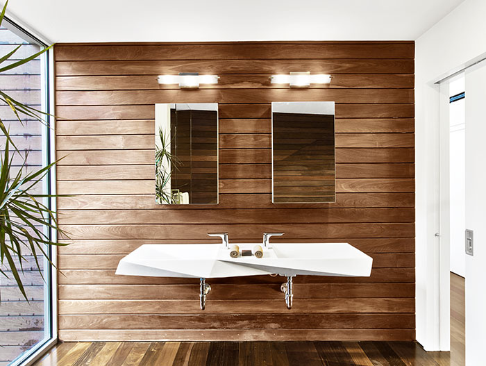 Unique bathroom design idea  in a contemporary beach house located in Provincetown, a few steps away from a masterwork of 20th century architecture