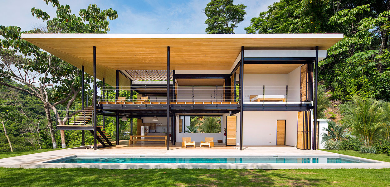 Beautiful, eco-friendly house in Costa Rica by Benjamin Garcia Saxe boasts breathtaking views of the ocean and jungle