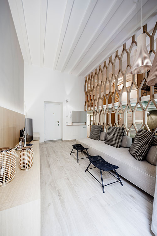 The living area is separated by a see-through dividing wall from the dining room, kitchen and bedrooms in this beautiful Italian apartment