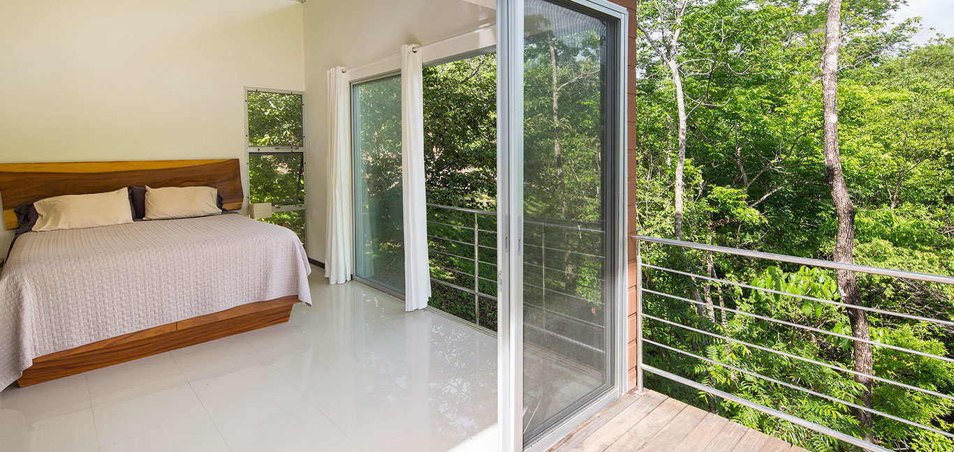 Cozy bedroom design idea in amazing suspended house close to nature - by Indigo Arquitectura