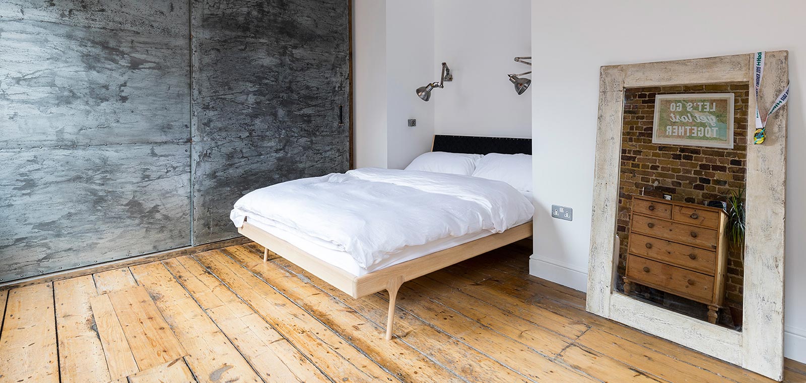 Minimalist bedroom design idea in a renovated penthouse located in London