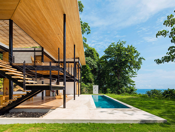 Stunning eco-friendly house in Costa Rica by Benjamin Garcia Saxe boasts breathtaking views of the ocean and jungle