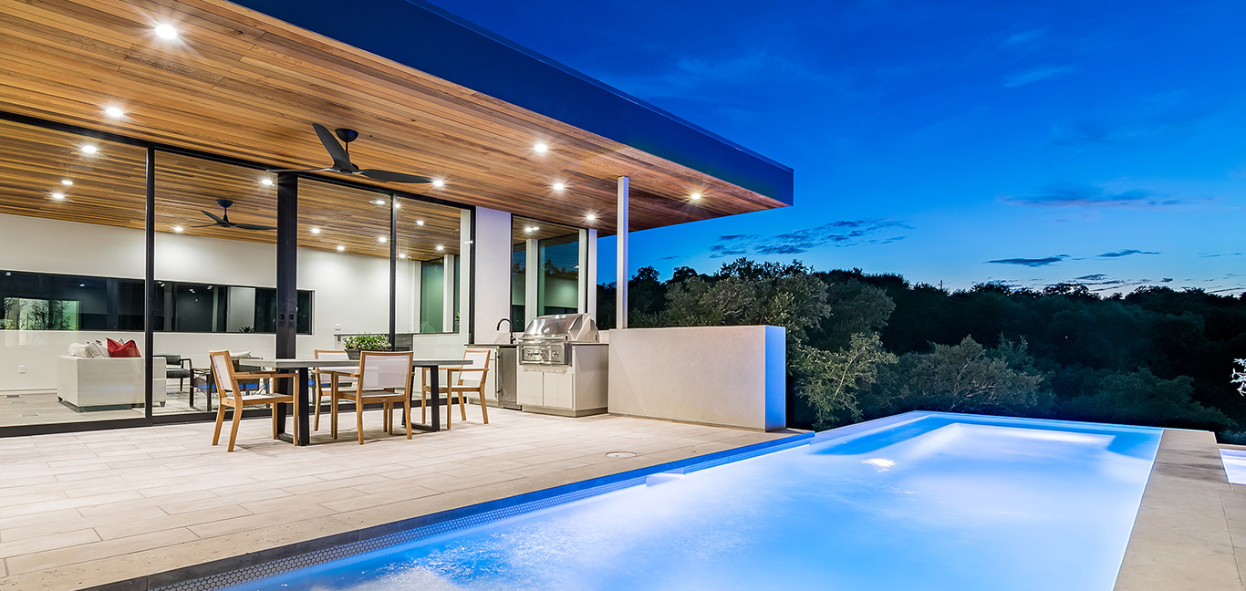 Dazzling house in Austin has magnificent views and lets the family enjoy an indoor-outdoor lifestyle