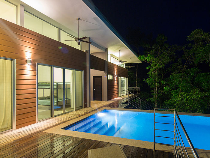 Casa Gaviota : Amazing suspended house with spectacular pool in Costa Rica offers privacy to the owners and blends with the dense forest