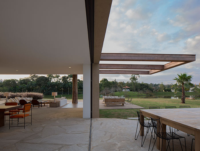 Sustainable house near Sao Paulo, Brazil makes for perfect weekend retreat for young family