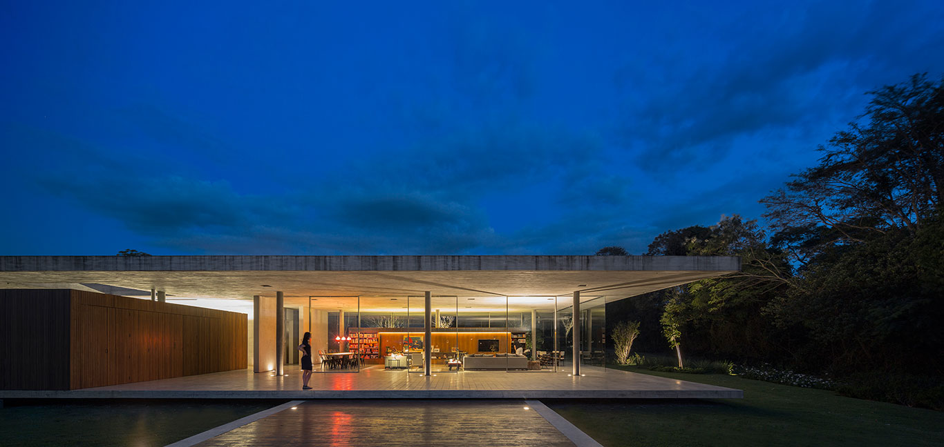 Casa Redux: modern, minimalist Brazilian house near Sao Paulo - vacation home by Studio MK 27 