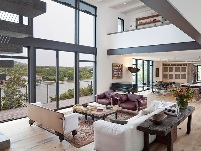 Charming living room in Austin Texas house by Specht Architects