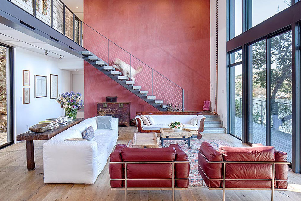 Create an accent wall to add color when decorating the living room
