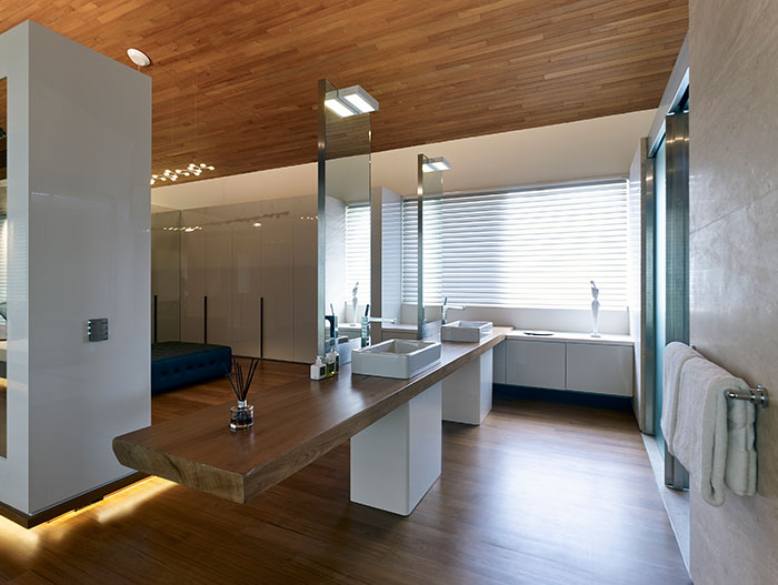 Contemporary bathroom Zen Courtyard house in Singapore by Robert Greg Shand Architects