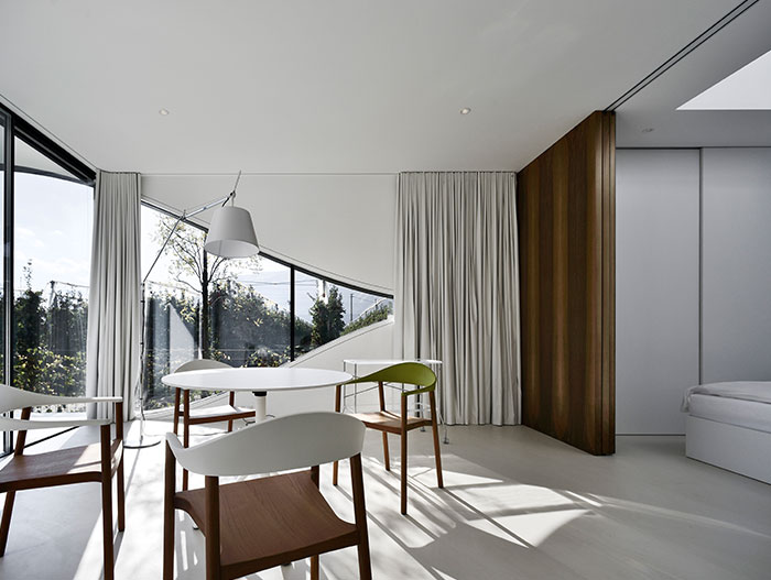 Contemporary interior design in Mirror Houses, Italy