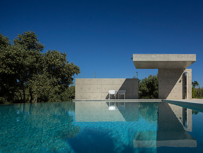 contemporary-pool-casa-da-malaca