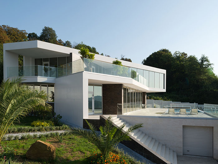 Contemporary Russian architecture at its best : Villa V in Sochi by Alexandra Fedorova